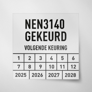 Vierkanten NEN3140 gekeurd keuringssticker in de kleur wit met beginjaartal 2025